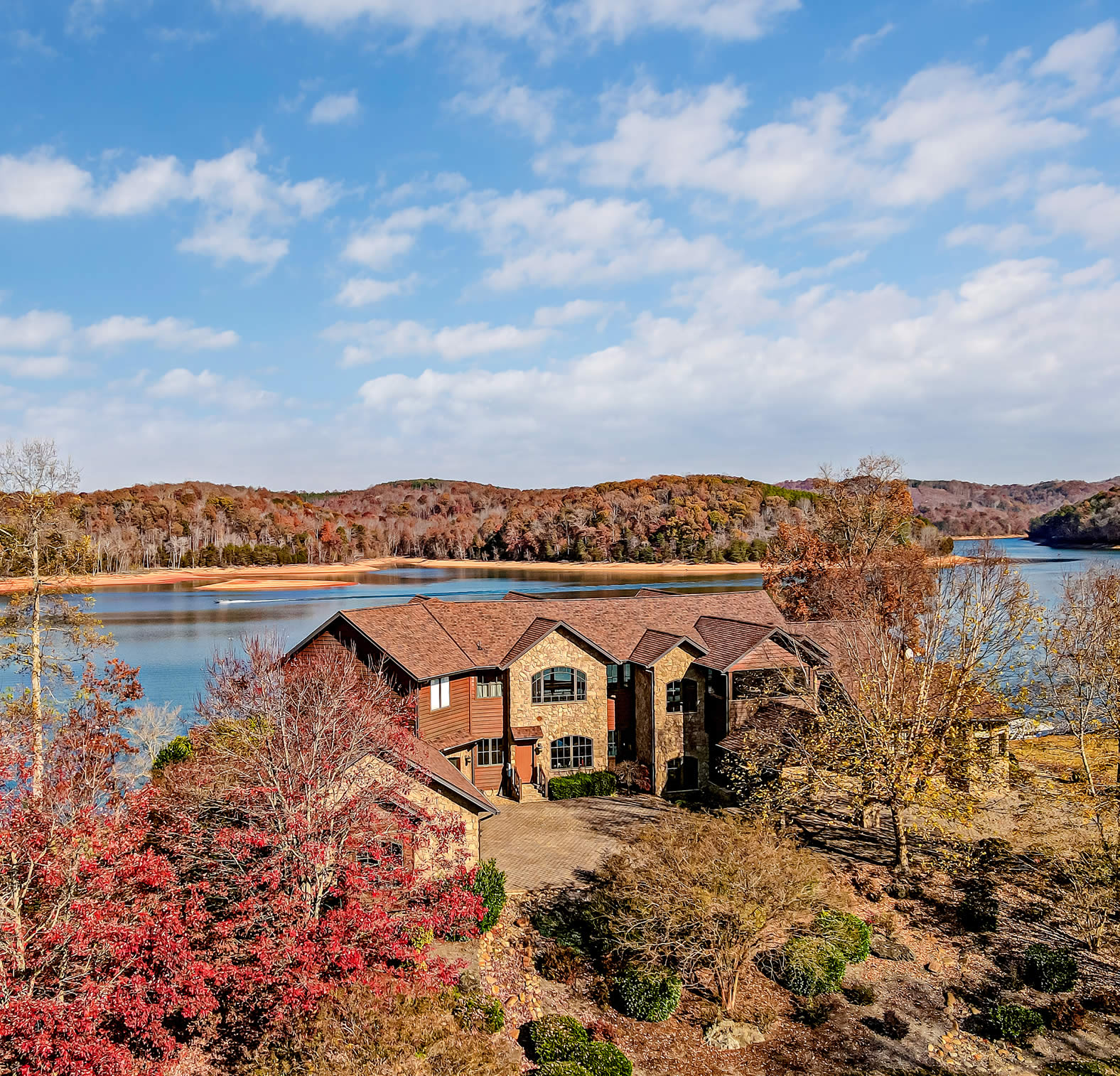 Luxury Lake House for Sale on Norris Lake